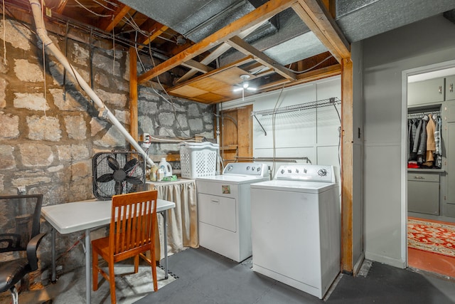 laundry room featuring washer and clothes dryer