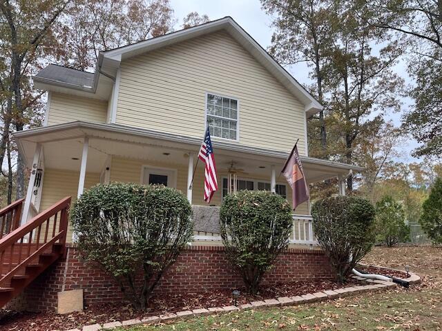 view of front of property featuring a porch