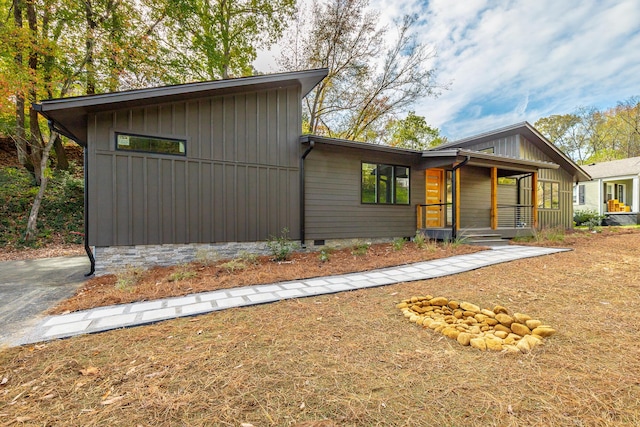 view of front of home featuring covered porch