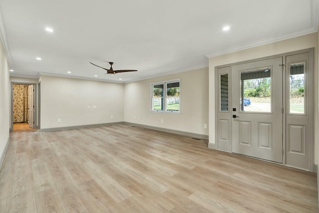 entrance foyer with ceiling fan, plenty of natural light, light wood-type flooring, and ornamental molding