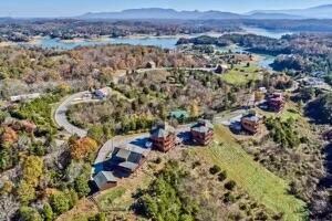 drone / aerial view featuring a mountain view