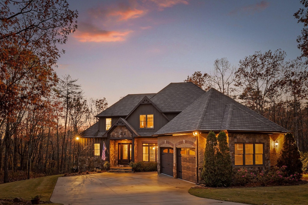 190 Canyon Ridge Rd, Rising Fawn, GA 30738 - view of front of house with a garage