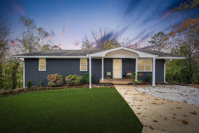 ranch-style home featuring a lawn