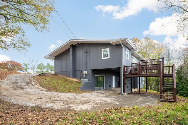 back of house featuring a wooden deck