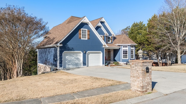 view of front property featuring a garage