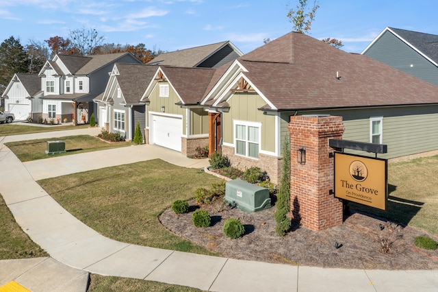 view of front of house with a front yard