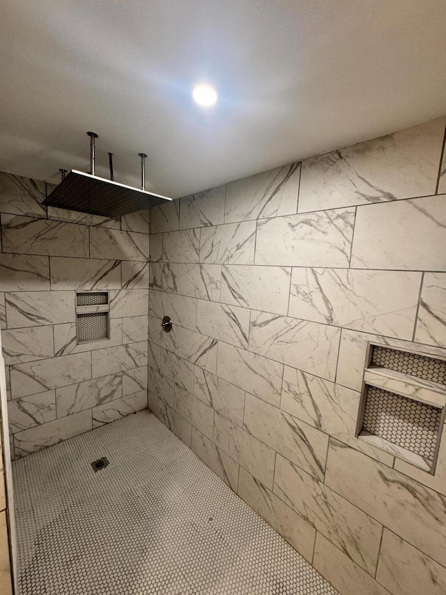 bathroom featuring tiled shower