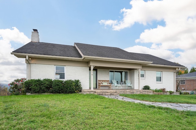 view of front of house with covered porch and a front lawn