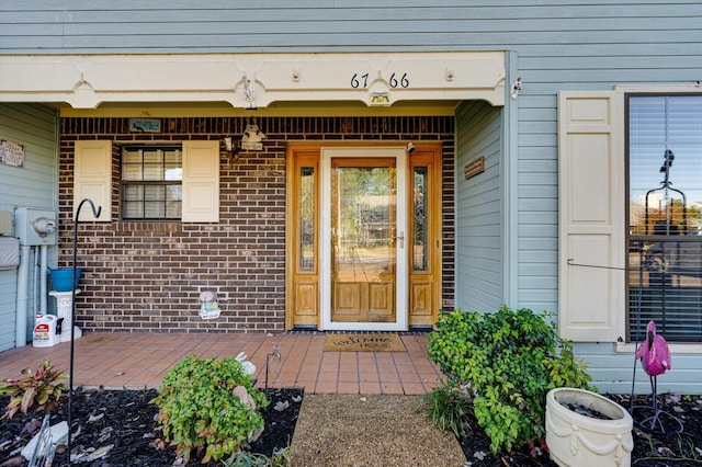 doorway to property with covered porch