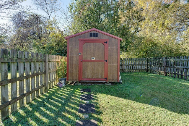 view of outdoor structure featuring a yard