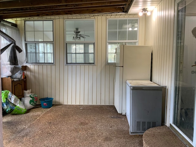 sunroom featuring ceiling fan