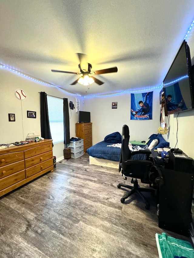 bedroom featuring ceiling fan, a textured ceiling, and hardwood / wood-style flooring