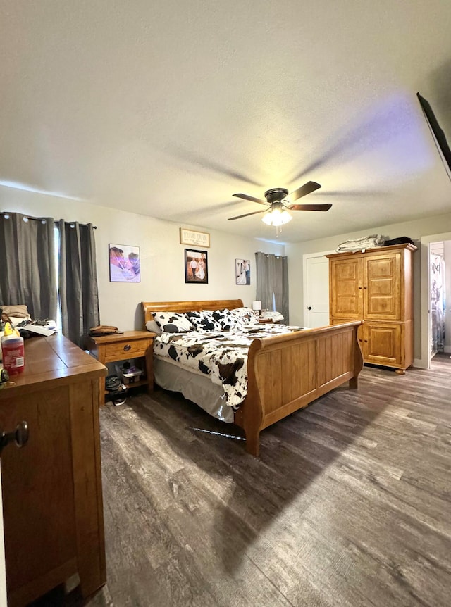 bedroom featuring a textured ceiling, ceiling fan, and dark wood-type flooring