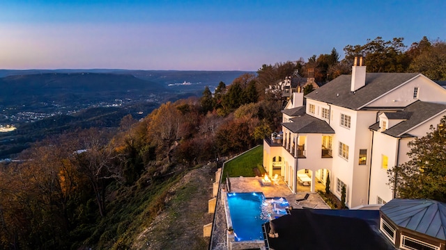 view of aerial view at dusk