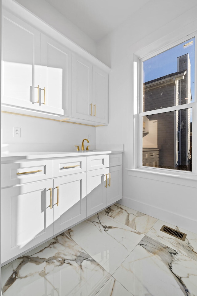 bathroom featuring sink