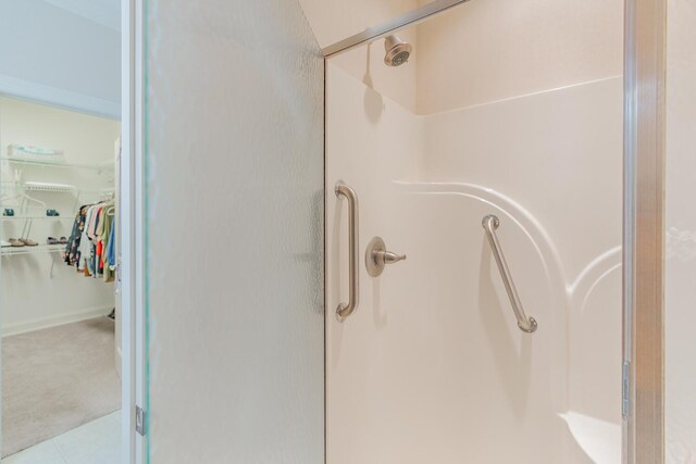 6315 Laramie Cir, Chattanooga, TN 37421 - full bath featuring a stall shower and a spacious closet