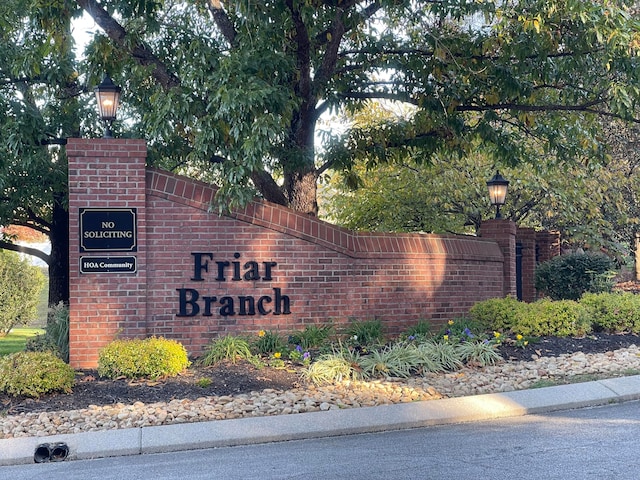 view of community / neighborhood sign