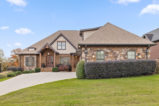 view of front of property with a front lawn