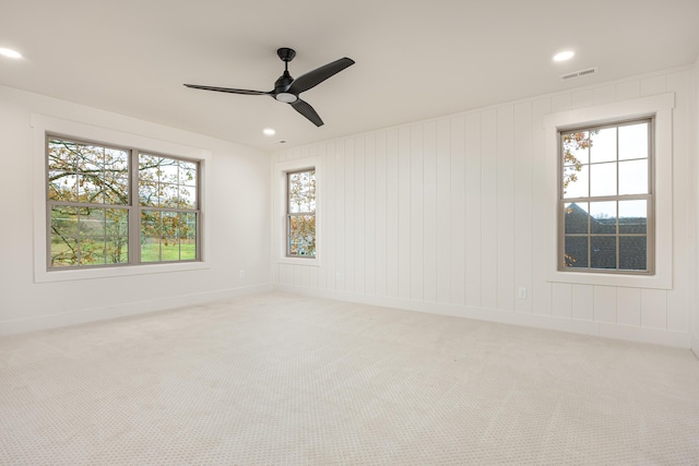 empty room featuring ceiling fan and carpet