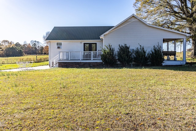 back of house featuring a yard