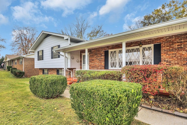 view of front of house featuring a front yard and a porch