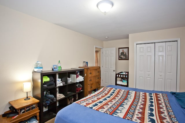 bedroom featuring a closet