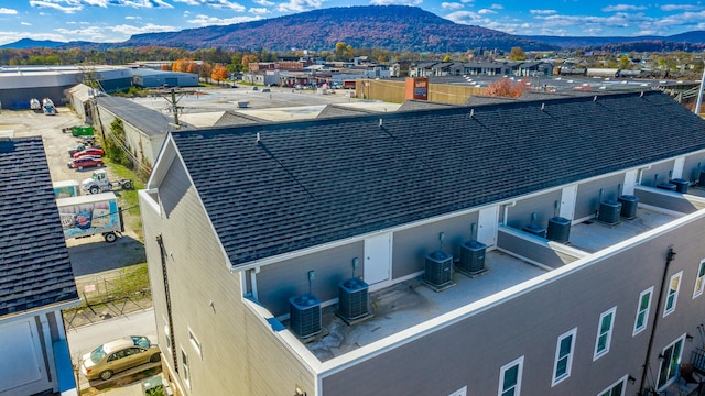 birds eye view of property featuring a mountain view