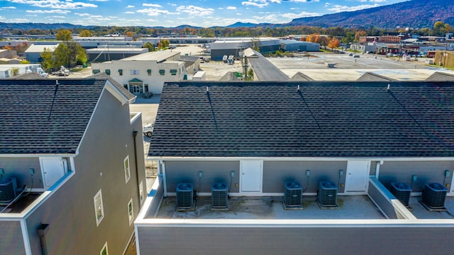 birds eye view of property featuring a mountain view