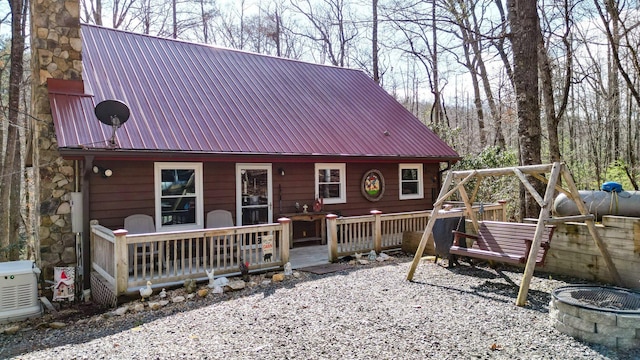 view of front facade with an outdoor fire pit