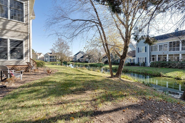 view of yard featuring a water view