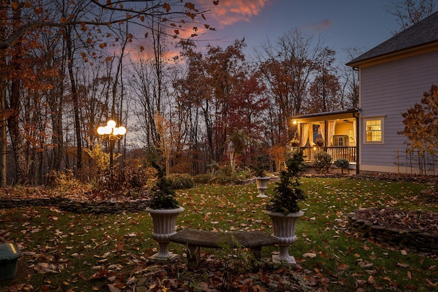 view of yard at dusk