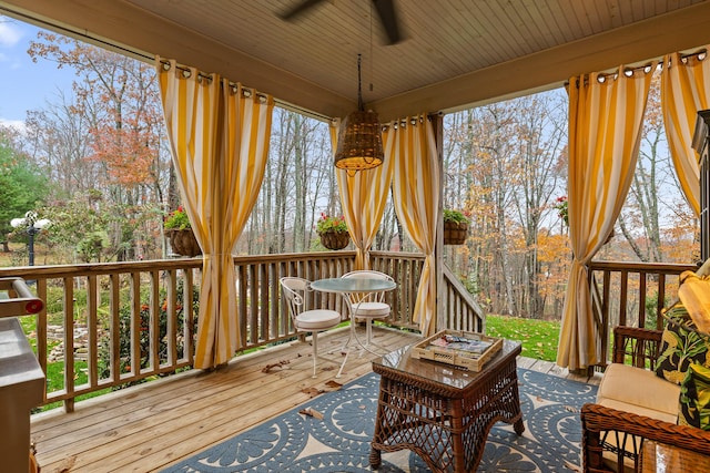 deck with ceiling fan