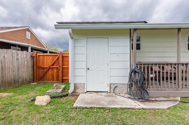 view of outdoor structure with a yard