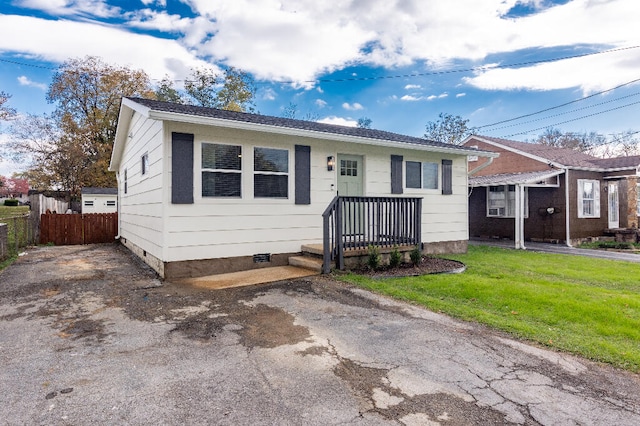 view of front of house featuring a front yard