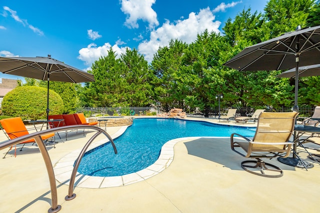 view of pool with an in ground hot tub and a patio