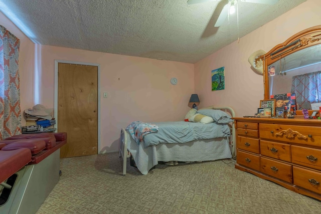 bedroom featuring ceiling fan and a textured ceiling