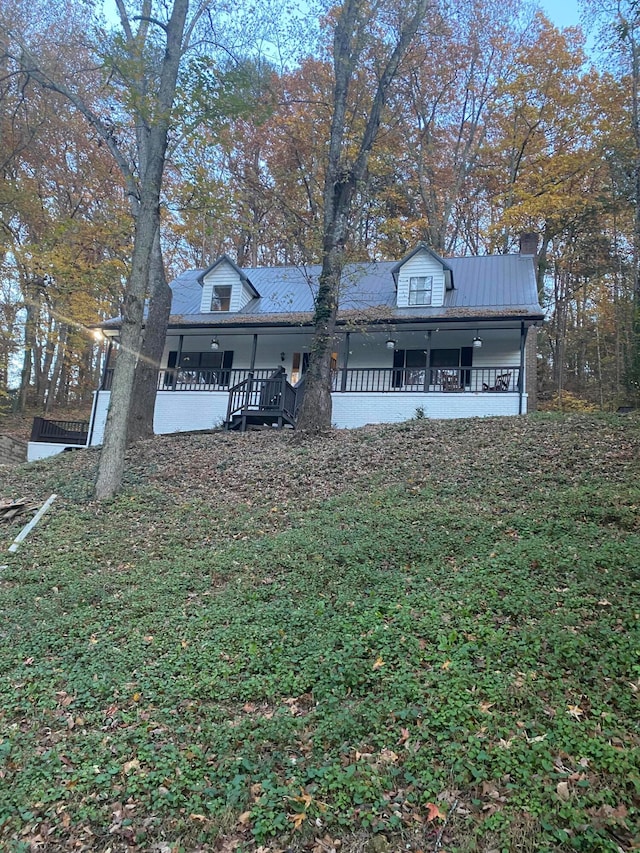 view of front of home with a front yard