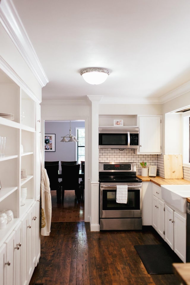 kitchen featuring sink, dark wood-type flooring, stainless steel appliances, tasteful backsplash, and white cabinets