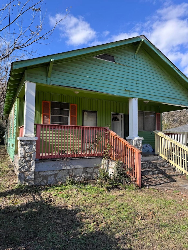 view of front of property featuring a porch