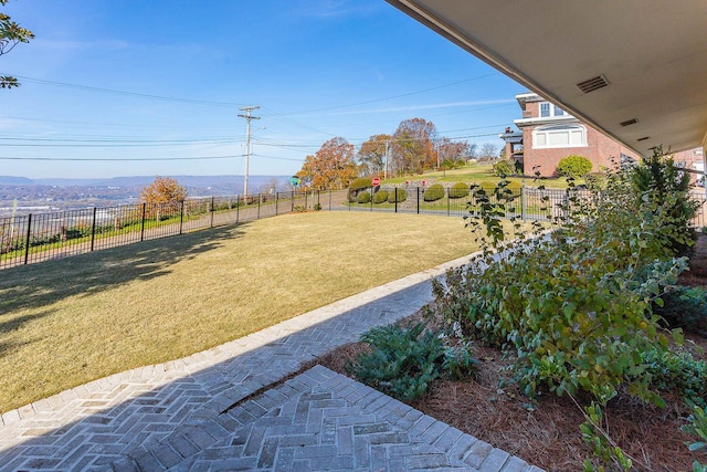 view of yard with a mountain view