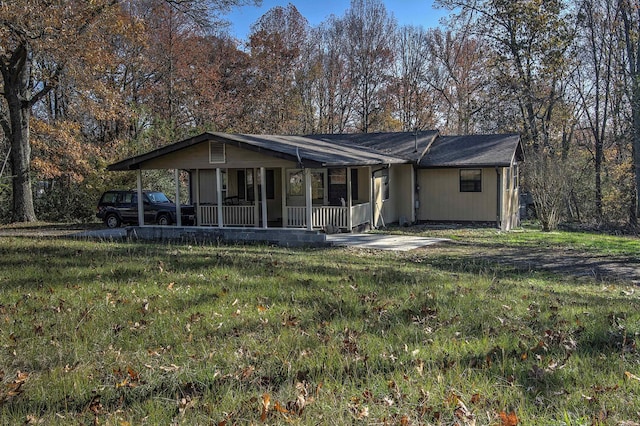 view of front of house with covered porch and a carport