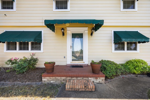 view of entrance to property