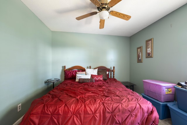 bedroom with ceiling fan