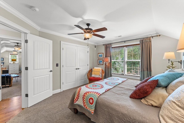 bedroom with crown molding, vaulted ceiling, carpet flooring, and ceiling fan