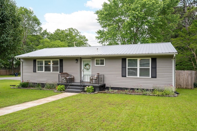 ranch-style home featuring a front lawn