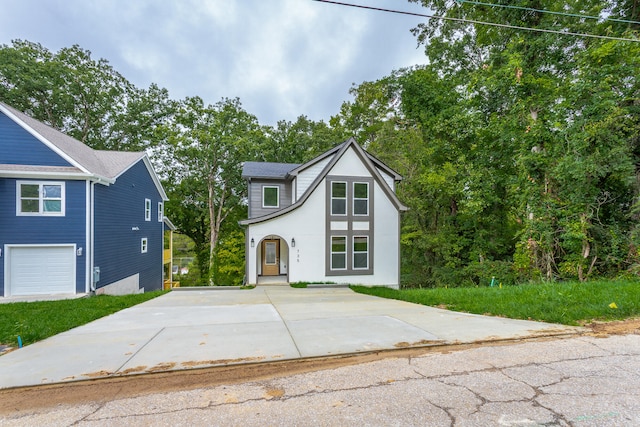 view of front of property featuring a garage