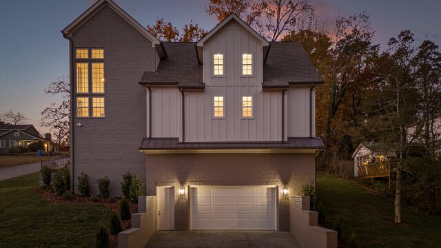 view of front of house featuring a garage