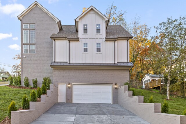 view of front of home featuring a front lawn and a garage