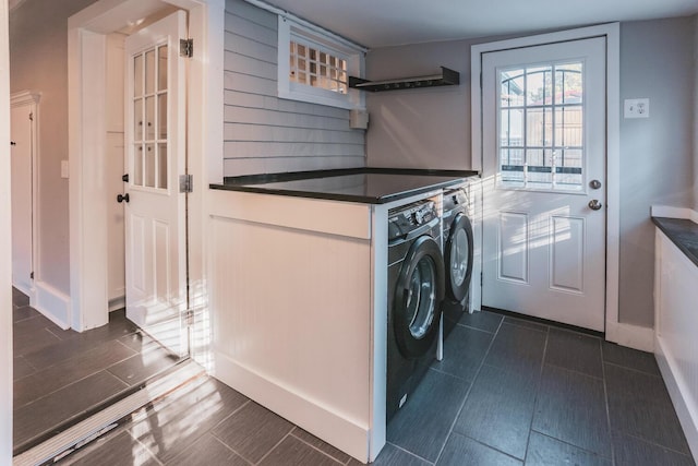 laundry room with washing machine and dryer