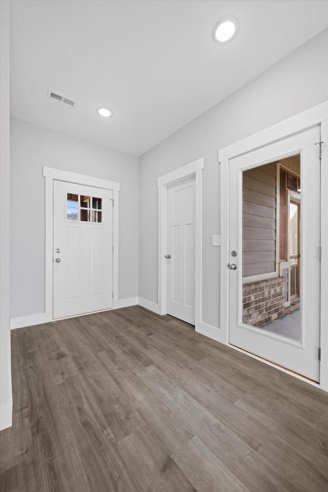 foyer featuring recessed lighting, wood finished floors, visible vents, and baseboards